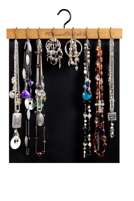 necklaces-bracelet-hanging-from-organizer