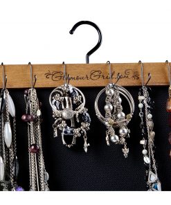 necklaces-bracelet-hanging-on-organizer